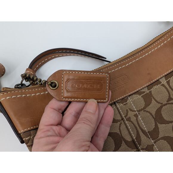 Coach Crossbody F06I-10402 - Picture 3 of 11